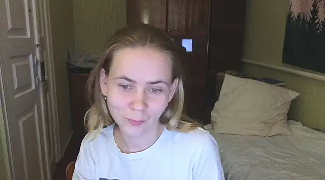 Snapshot of Riley_Roo chatting on February 26, 8:15 pm Riley Roo online show from February 26, 8:15 pm