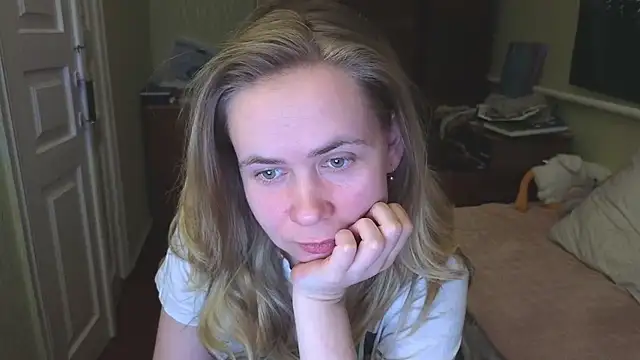 Snapshot of Riley_Roo chatting on March 10, 6:45 pm Riley Roo online show from March 10, 6:45 pm
