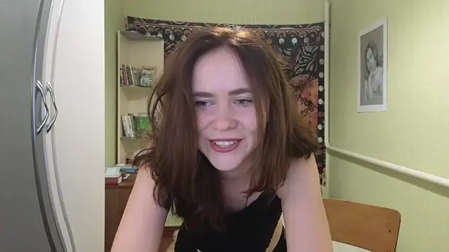 Snapshot of Riley_Roo chatting on September 22, 10:10 am Riley Roo online show from September 22, 10:10 am