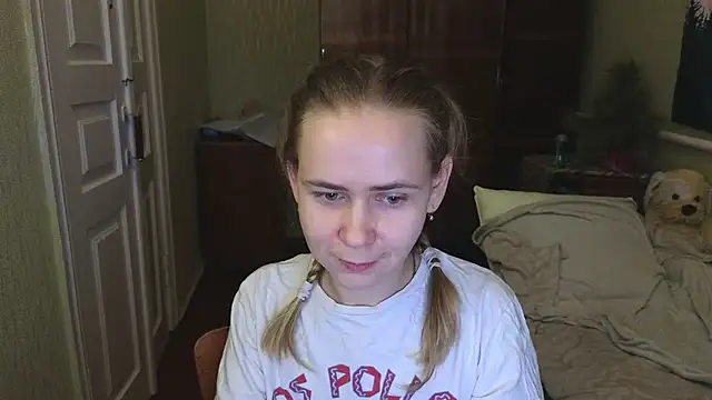 Snapshot of Riley_Roo chatting on January 9, 8:44 pm Riley Roo online show from January 9, 8:44 pm