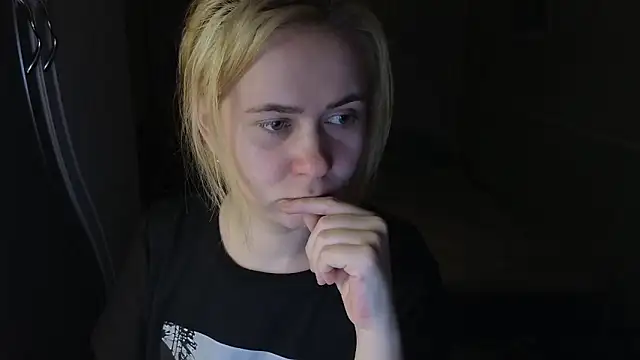 Snapshot of Riley_Roo chatting on February 1, 4:49 pm Riley Roo online show from February 1, 4:49 pm