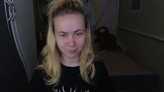 Riley Roo online show from March 28, 9:43 am