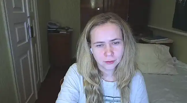 Snapshot of Riley_Roo chatting on February 11, 8:31 pm Riley Roo online show from February 11, 8:31 pm