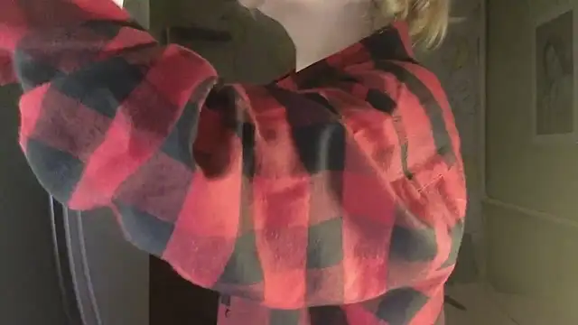 Snapshot of Riley_Roo chatting on March 1, 6:08 pm Riley Roo online show from March 1, 6:08 pm