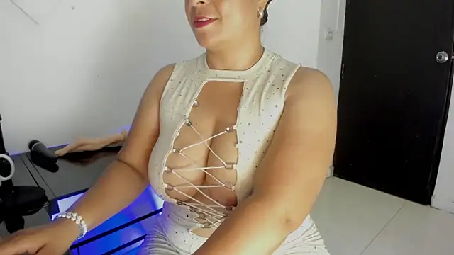 cathaarizti8 online show from May 26, 2:59 pm