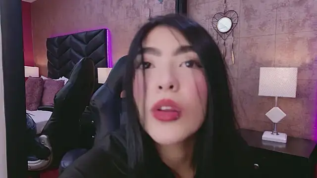 VictoriaHiills online show from February 5, 7:10 pm