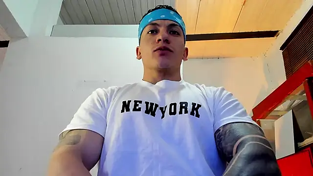 Snapshot of aquiles_51 chatting on September 12, 4:51 pm aquiles 51 online show from September 12, 4:51 pm