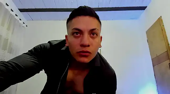 Snapshot of aquiles_51 chatting on February 12, 3:07 am aquiles 51 online show from February 12, 3:07 am