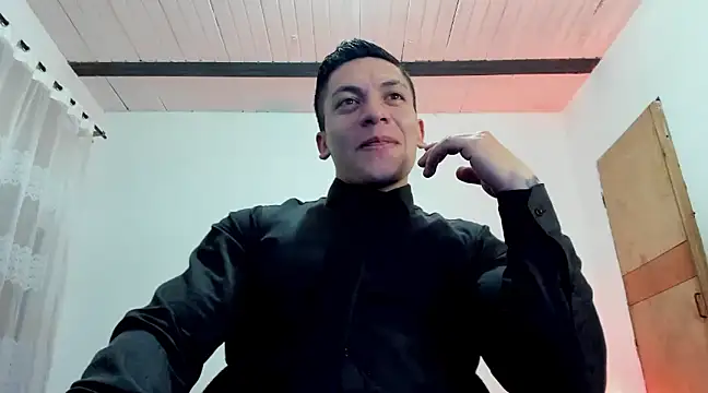 Snapshot of aquiles_51 chatting on March 14, 1:05 am aquiles 51 online show from March 14, 1:05 am