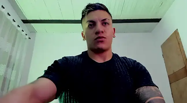 Snapshot of aquiles_51 chatting on January 26, 3:27 am aquiles 51 online show from January 26, 3:27 am