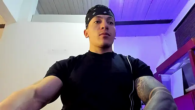 Snapshot of aquiles_51 chatting on September 27, 8:04 pm aquiles 51 online show from September 27, 8:04 pm
