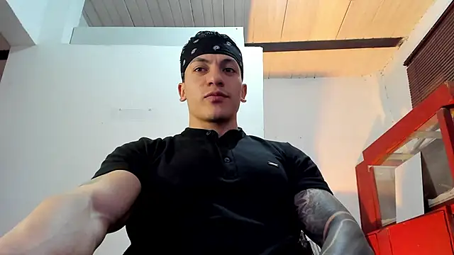 Snapshot of aquiles_51 chatting on October 10, 8:42 pm aquiles 51 online show from October 10, 8:42 pm