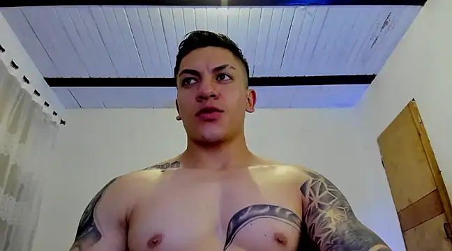 Snapshot of aquiles_51 chatting on February 6, 12:54 am aquiles 51 online show from February 6, 12:54 am