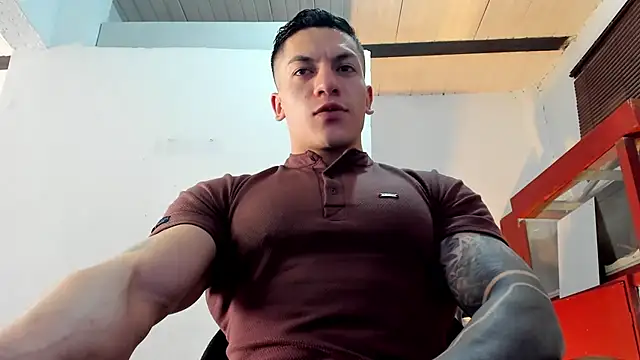 Snapshot of aquiles_51 chatting on October 2, 8:23 pm aquiles 51 online show from October 2, 8:23 pm