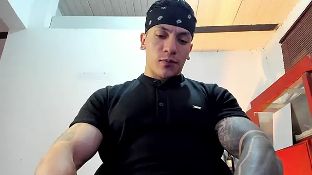 Snapshot of aquiles_51 chatting on October 6, 9:04 pm aquiles 51 online show from October 6, 9:04 pm