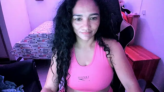 Snapshot of rayza_mature_154 chatting on June 4, 3:38 pm rayza mature 154 online show from June 4, 3:38 pm