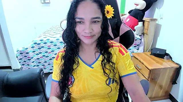 Snapshot of rayza_mature_154 chatting on June 7, 6:35 pm rayza mature 154 online show from June 7, 6:35 pm