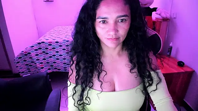 Snapshot of rayza_mature_154 chatting on June 6, 4:34 pm rayza mature 154 online show from June 6, 4:34 pm