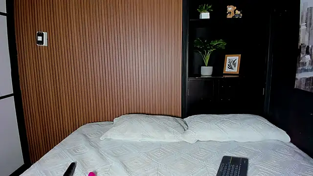Snapshot of Elena-Rosse chatting on May 9, 1:20 am Elena-Rosse online show from May 9, 1:20 am