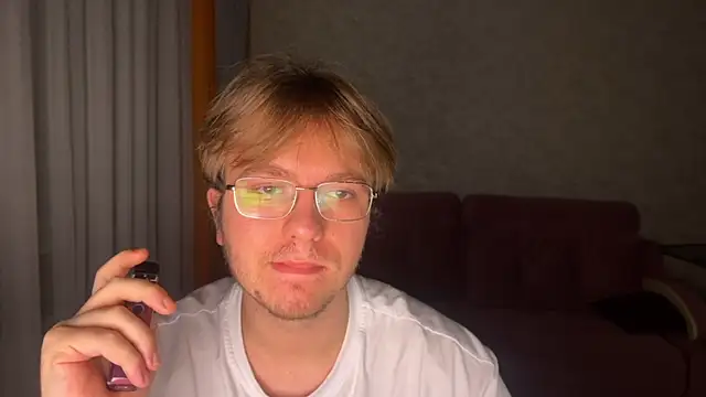 kiopiggy online show from December 2, 7:59 pm