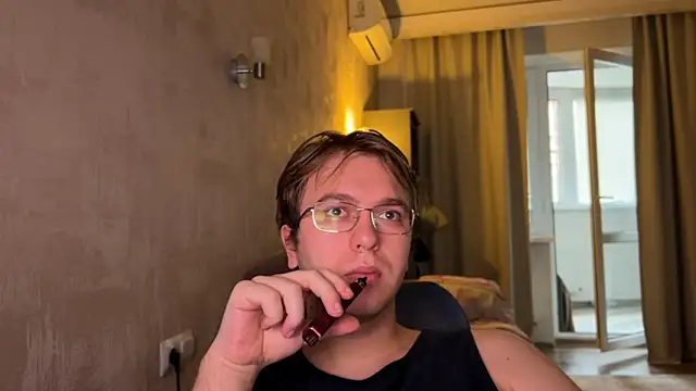 kiopiggy online show from November 13, 11:25 am