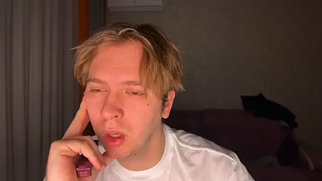 kiopiggy online show from December 17, 4:34 pm