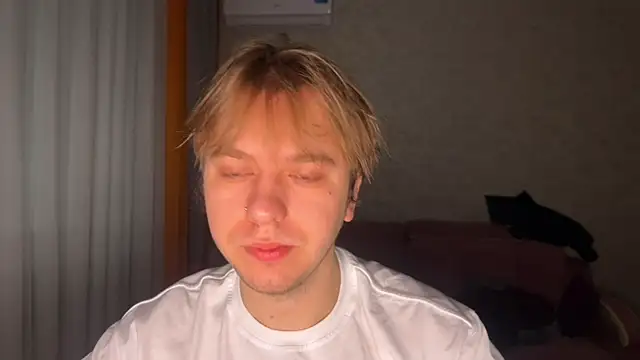 kiopiggy online show from December 19, 5:21 am