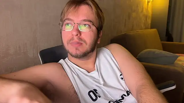 kiopiggy online show from November 9, 7:12 am