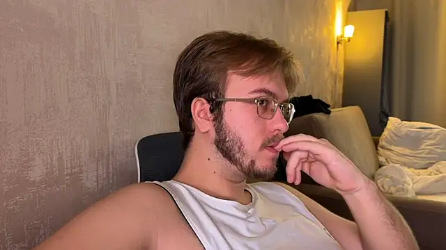 kiopiggy online show from November 5, 7:00 am