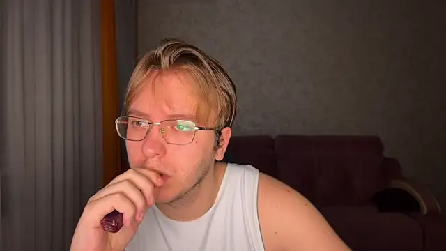 kiopiggy online show from November 28, 3:50 am