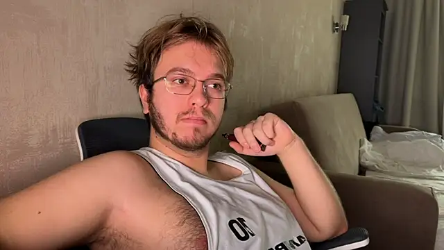 kiopiggy online show from November 6, 6:50 am