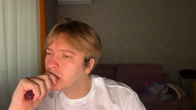 kiopiggy online show from December 14, 12:33 pm