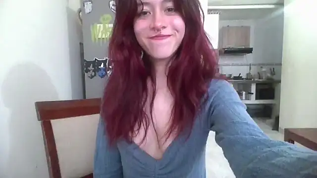 Snapshot of SuzzyyM chatting on February 13, 9:27 pm SuzzyyM online show from February 13, 9:27 pm