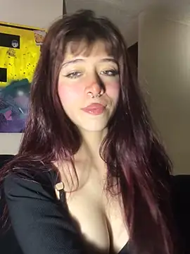 SuzzyyM online show from December 19, 10:34 pm