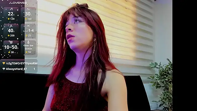 SuzzyyM online show from March 11, 8:47 pm