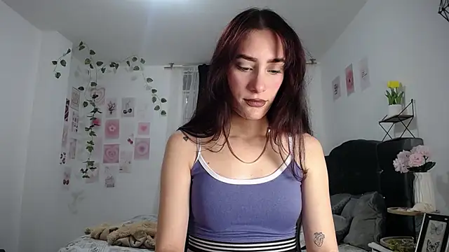 Snapshot of IsaBaileys_ chatting on May 6, 9:41 pm IsaBaileys online show from May 6, 9:41 pm