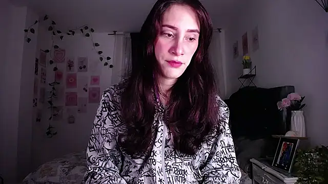 Snapshot of IsaBaileys_ chatting on May 14, 10:18 pm IsaBaileys online show from May 14, 10:18 pm