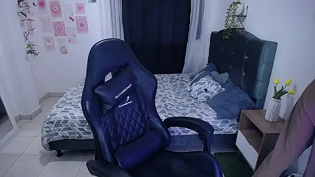 Snapshot of IsaBaileys_ chatting on July 8, 11:38 pm IsaBaileys online show from July 8, 11:38 pm