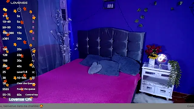 IsaBaileys  online show from October 19, 7:49 pm