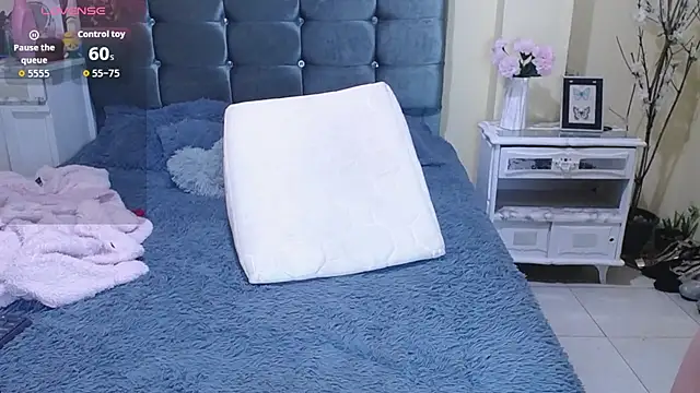 IsaBaileys  online show from February 12, 2:33 am