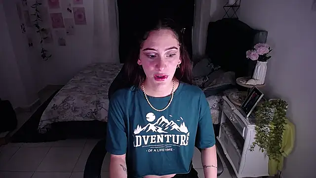 Snapshot of IsaBaileys_ chatting on May 18, 1:17 am IsaBaileys online show from May 18, 1:17 am