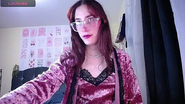 IsaBaileys  online show from March 22, 11:50 pm