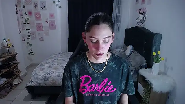 Snapshot of IsaBaileys_ chatting on June 7, 3:34 am IsaBaileys online show from June 7, 3:34 am