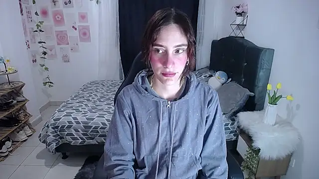Snapshot of IsaBaileys_ chatting on June 10, 2:02 am IsaBaileys online show from June 10, 2:02 am