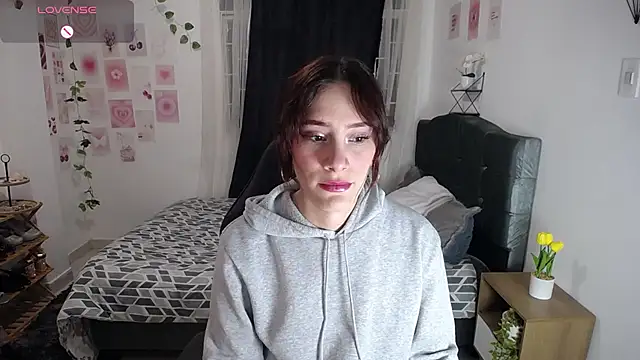 Snapshot of IsaBaileys_ chatting on May 26, 10:41 pm IsaBaileys online show from May 26, 10:41 pm