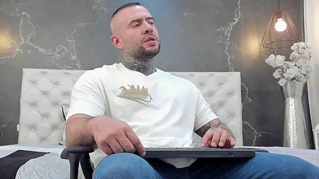 BruceDallas online show from March 20, 11:23 pm