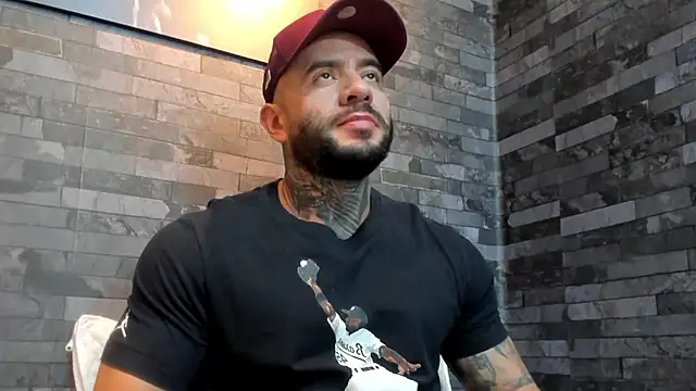 Snapshot of BruceDallas chatting on January 13, 2:37 am BruceDallas online show from January 13, 2:37 am