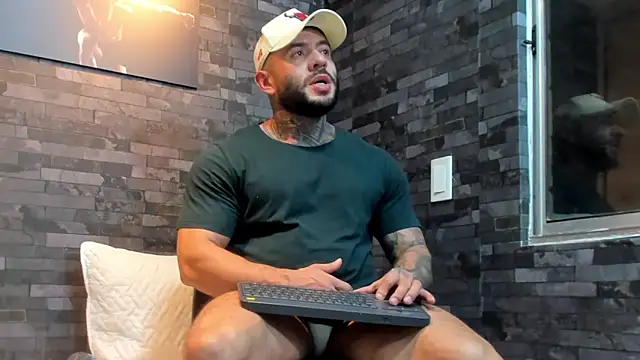 Snapshot of BruceDallas chatting on February 22, 12:35 am BruceDallas online show from February 22, 12:35 am