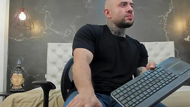 BruceDallas online show from February 1, 2:37 am