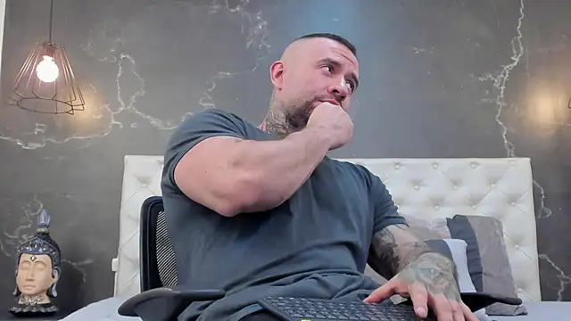 BruceDallas online show from January 19, 2:15 am